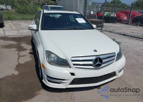 2012 Mercedes-Benz C 250 Luxury/Sport z USA, uszkodzony, nr VIN WDDGF4HB3CA602017